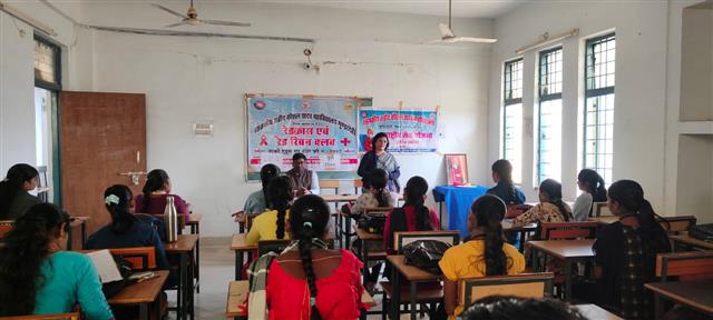 Govt. Rani Durgawati College WadrafNagar - युवा दिवस 