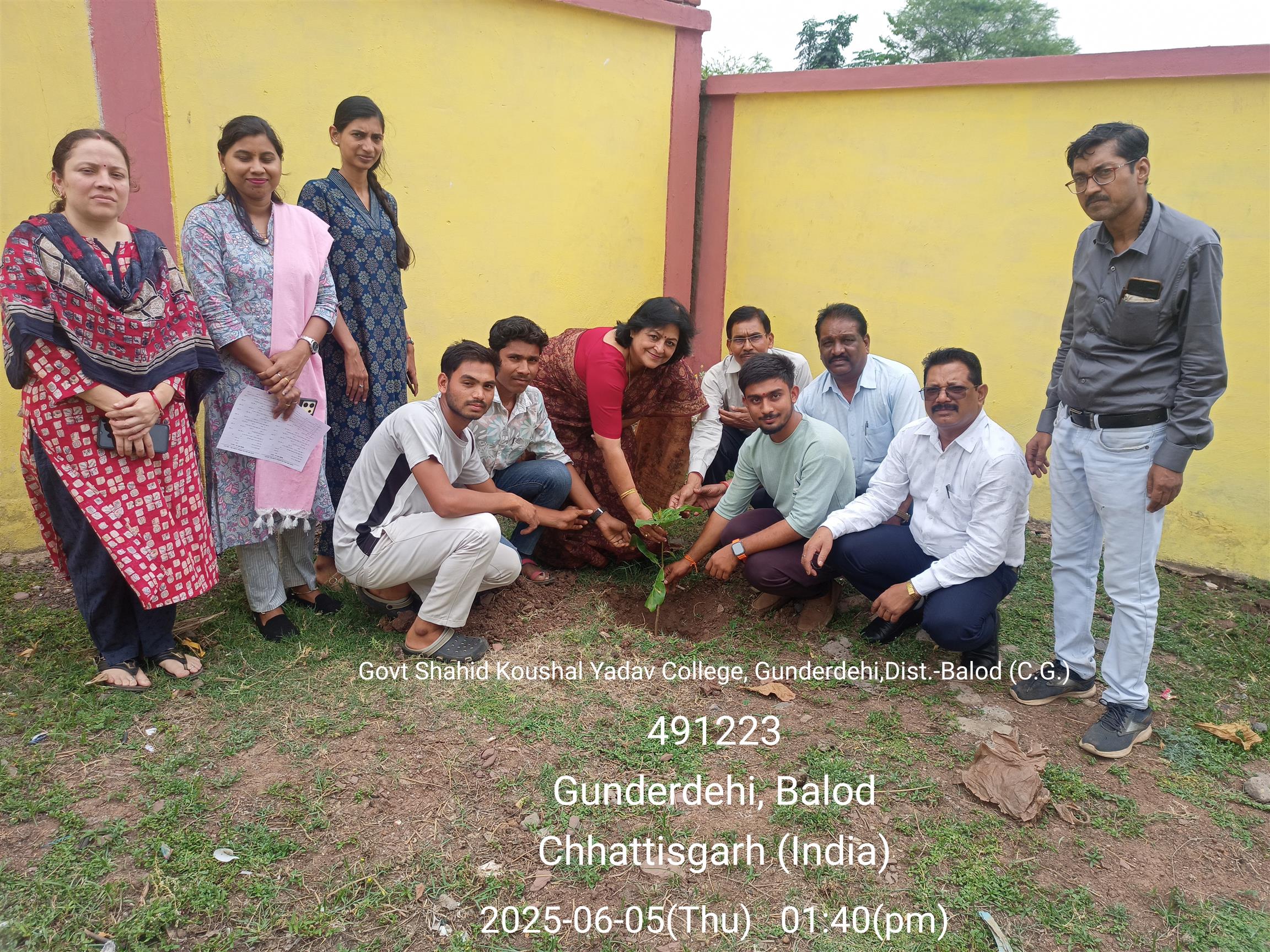 Govt. Rani Durgawati College WadrafNagar - TREE PLANTATION