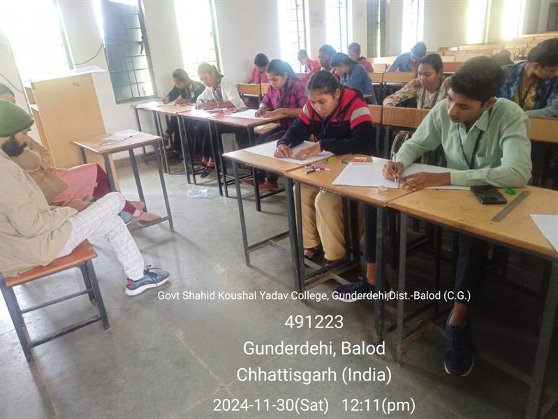 Govt. Rani Durgawati College WadrafNagar - पोंस्टर पेंटिंग _ एड्स दिवस